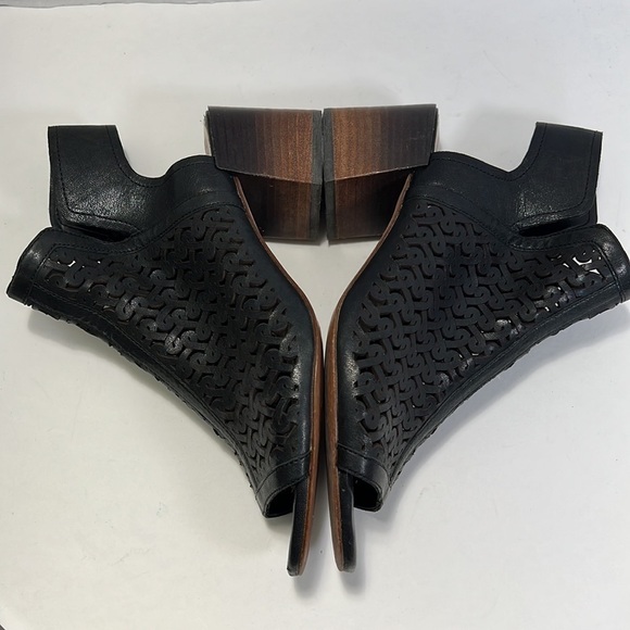 Vince Camuto Sternat “shooties”. - Picture 5 of 16